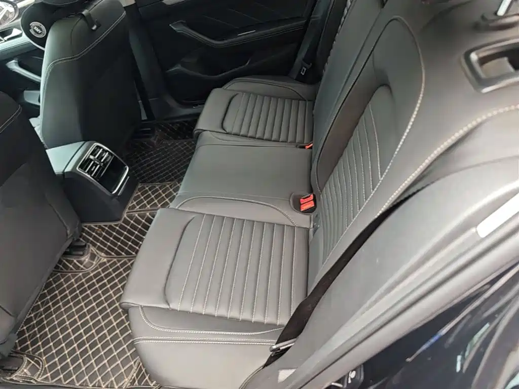 Volkswagen Magotan 2023 2 Million Units Commemorative Edition 280TSI DSG Comfort фото 17