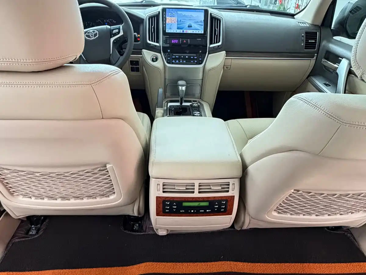 Toyota Land Cruiser 2012 4.0L Automatic VX фото 11