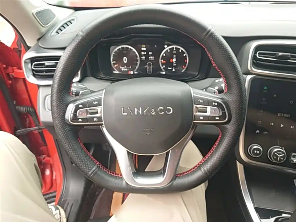 Lynk & Co 01 2019 2.0T AWD Pro Edition China V фото 11