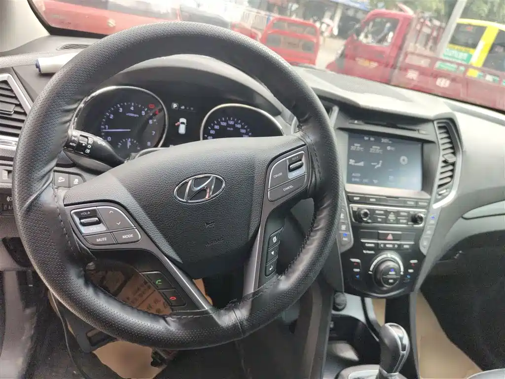 Hyundai Santa Fe 2017 2.0T Automatic 4WD Intelligent 7-Seater фото 13