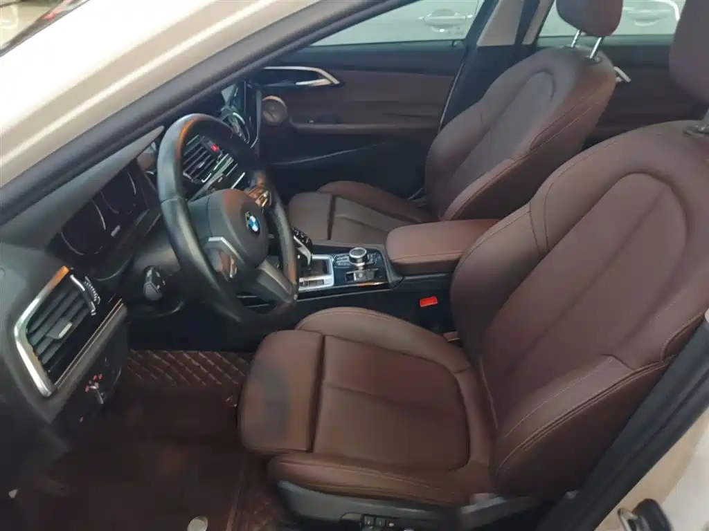 BMW 1 Series 2022 120i M Sport Shadow Edition фото 15