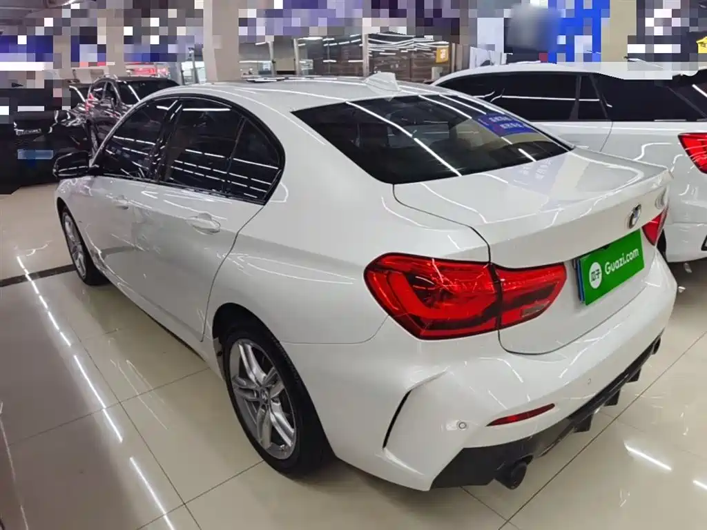 BMW 1 Series 2022 120i M Sport Shadow Edition фото 5