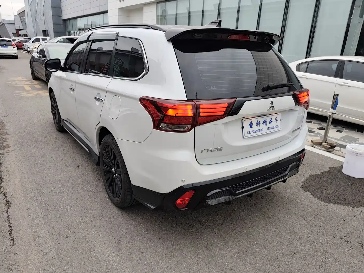 Mitsubishi Outlander 2023 2021 2.4L 4WD Premium Edition 5-seater