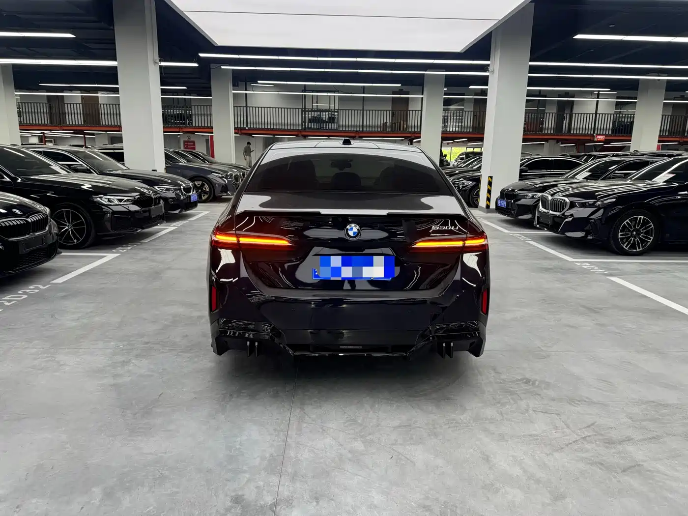 BMW 5 Series 2025 530Li xDrive M Sport Package фото 14