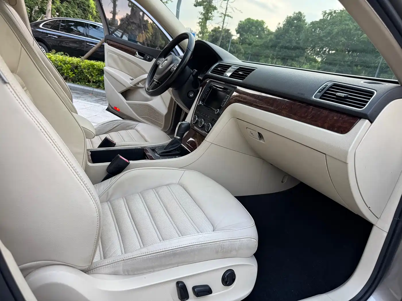 Volkswagen Passat 2012 2011 1.8TSI DSG Royal Edition