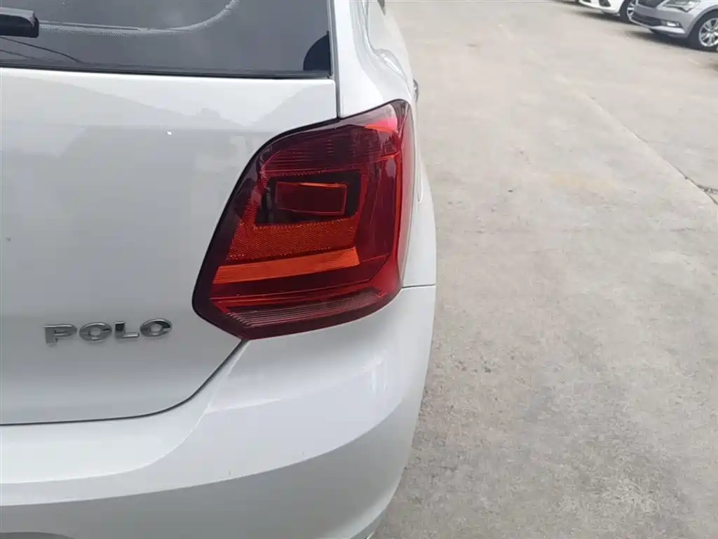 Volkswagen Polo 2016 1.4L Automatic Trend фото 8