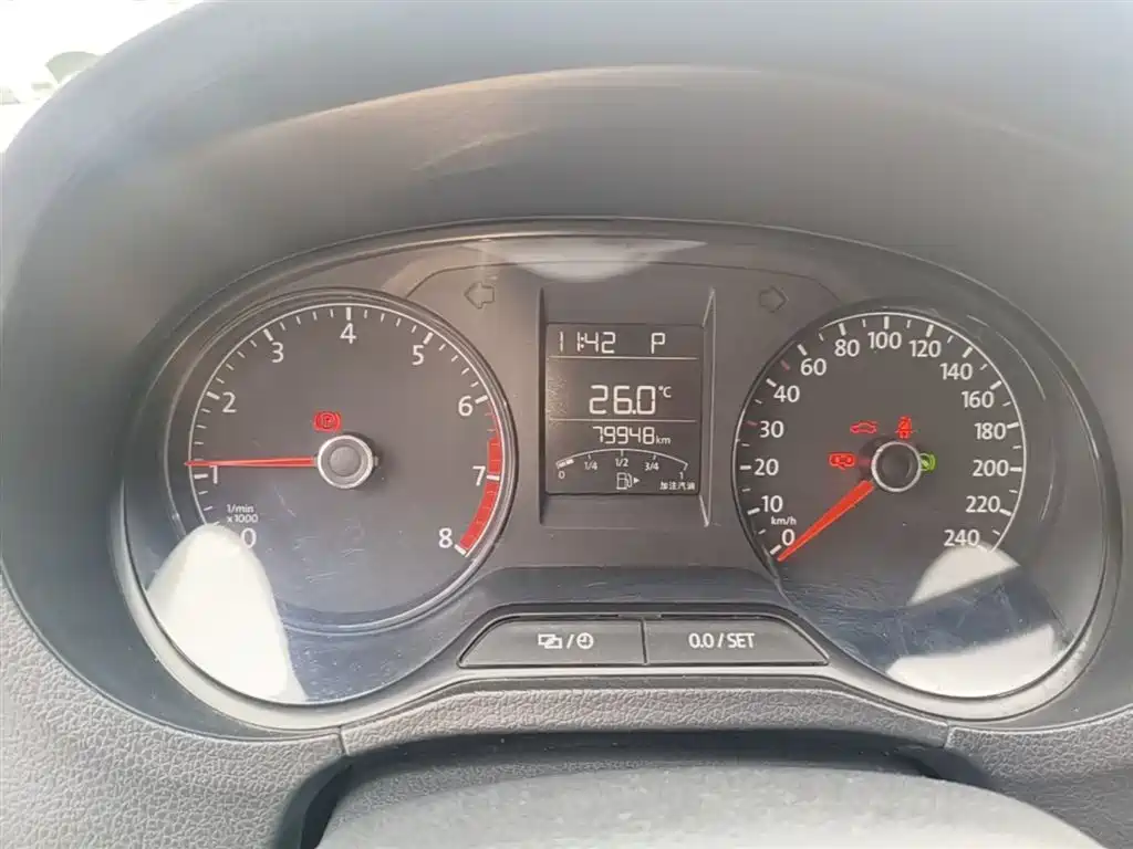 Volkswagen Polo 2016 1.4L Automatic Trend фото 12