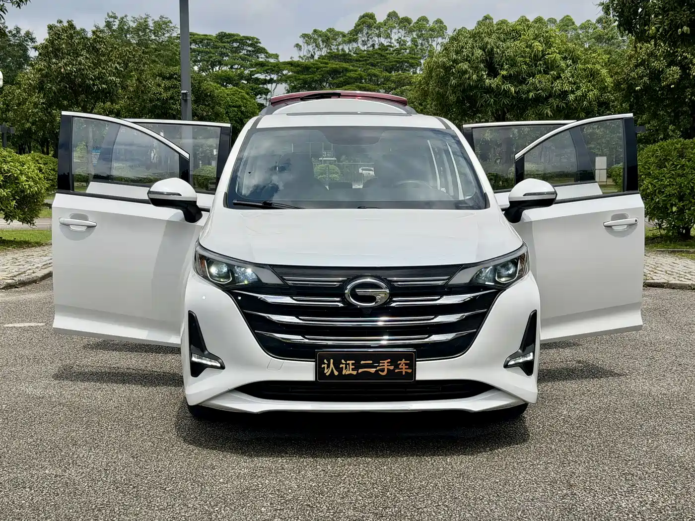 GAC Trumpchi Trumpchi M6 2021 270T DCT Luxury Edition (7-Seater) фото 4