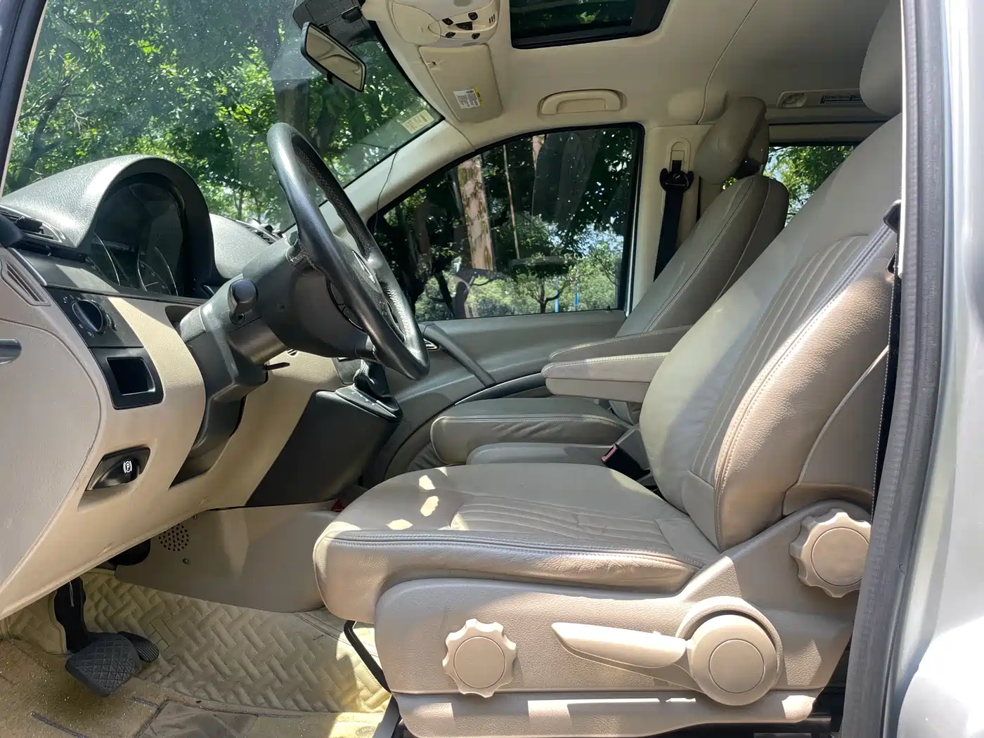 Mercedes-Benz Viano 2011 2.5L Luxury Edition фото 4