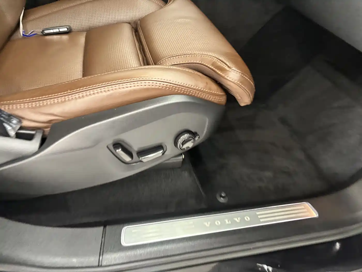 Volvo XC90 2023 B6 Smart Elegance Luxury Edition 7-Seater фото 28