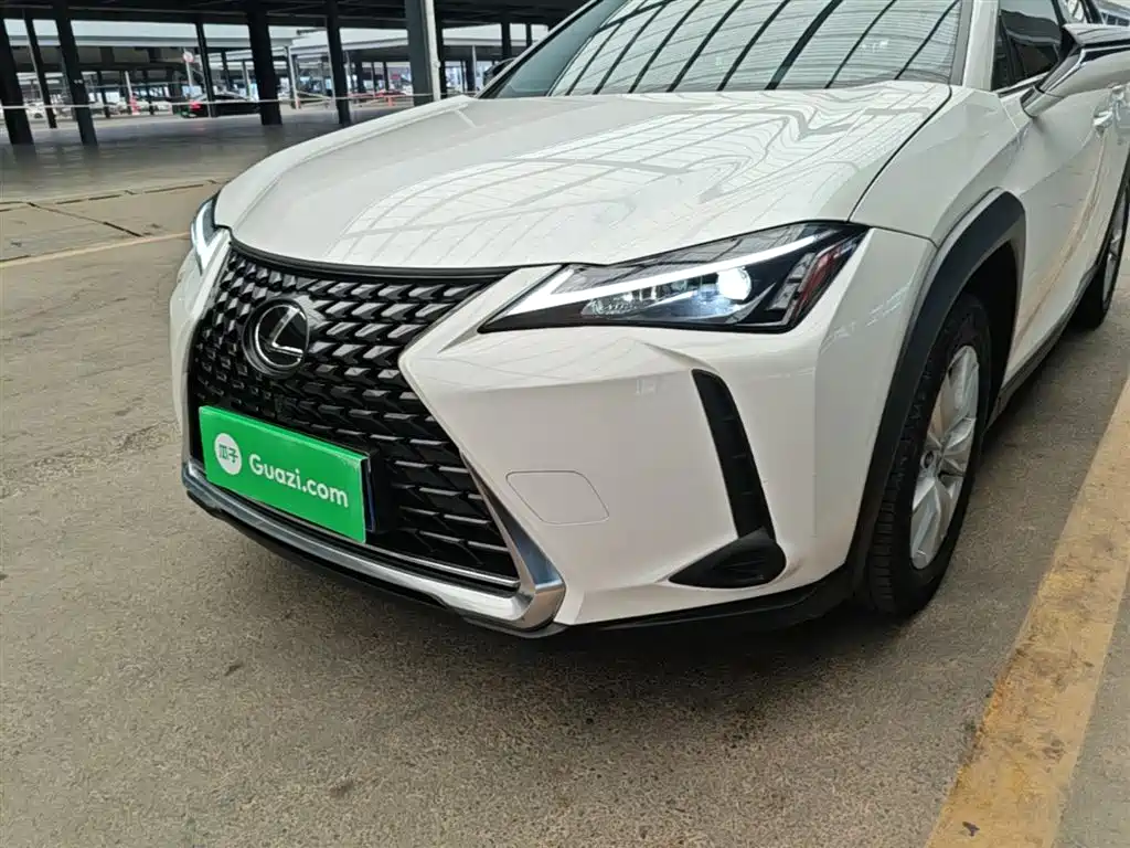 Lexus UX 2022 260h Explore Edition фото 24