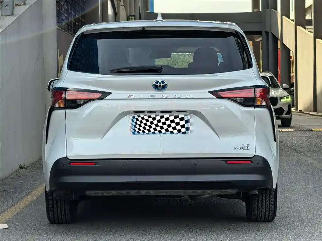 Toyota Sienna 2021 2.5L Hybrid Comfort Edition фото 4