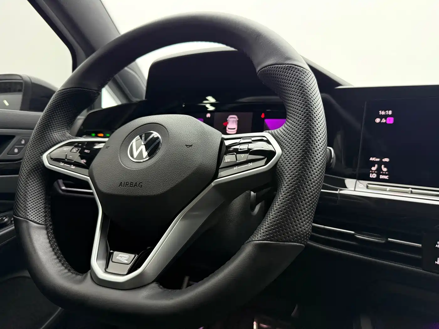 Volkswagen Golf 2021 280TSI DSG R-Line фото 10