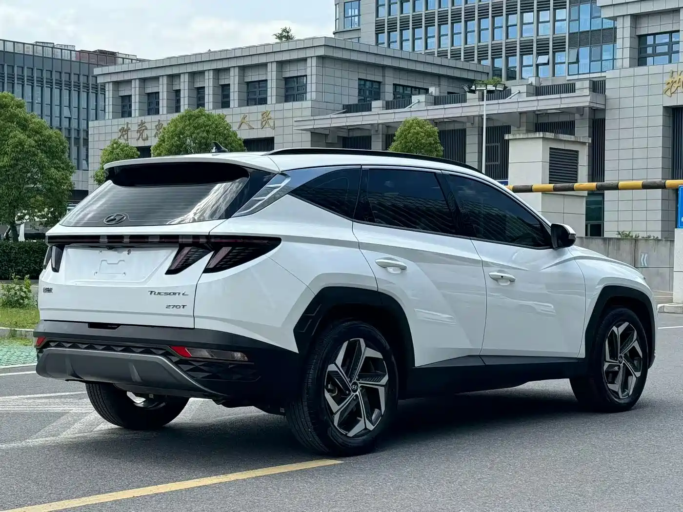 Hyundai Tucson 2023 Tucson L 1.5T Automatic 2WD DLX Luxury Edition фото 4