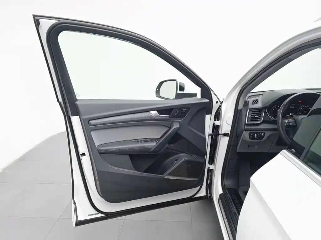 Фото 8 - Audi Q5L