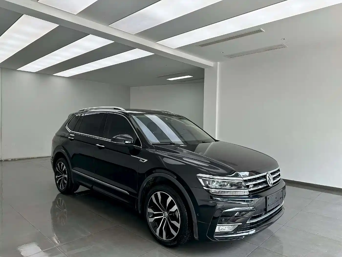 Volkswagen Tiguan L 2019 330TSI Auto 2WD R-Line Flagship Edition China V фото 3