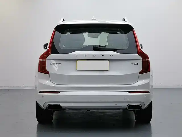 Фото 9 - Volvo XC90