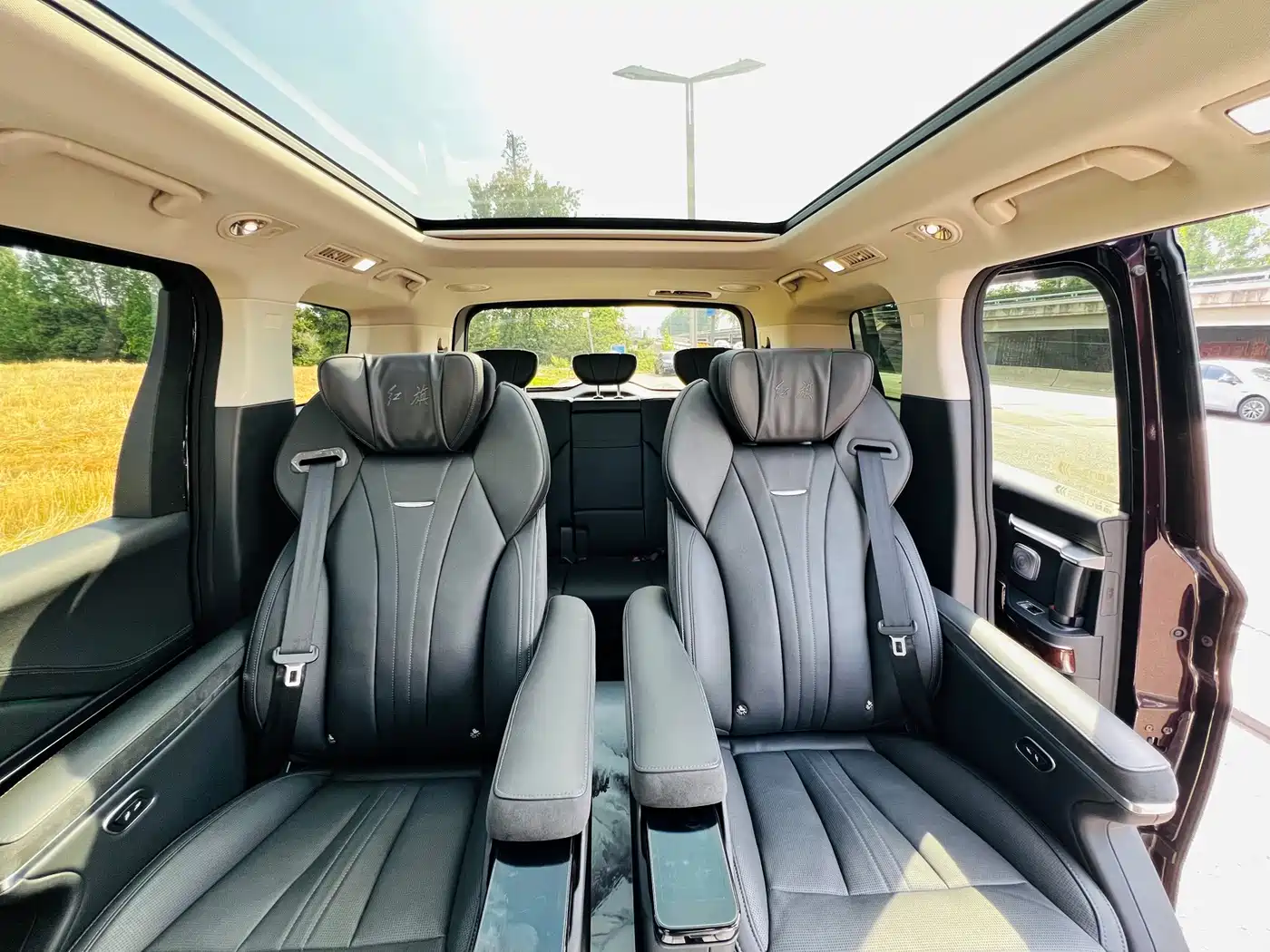 Hongqi HQ9 PHEV 2024 2024 Model 2.0T AWD Luxury Edition