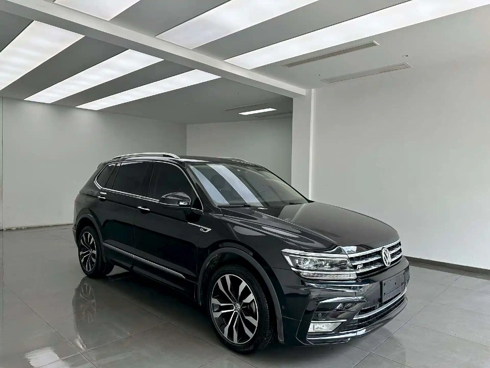 Фото 3 - Volkswagen Tiguan L