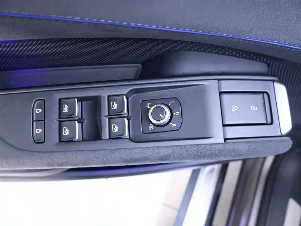 Volkswagen Teramont 2025 Teramont Pro 450TSI 4WD Summit Edition фото 17