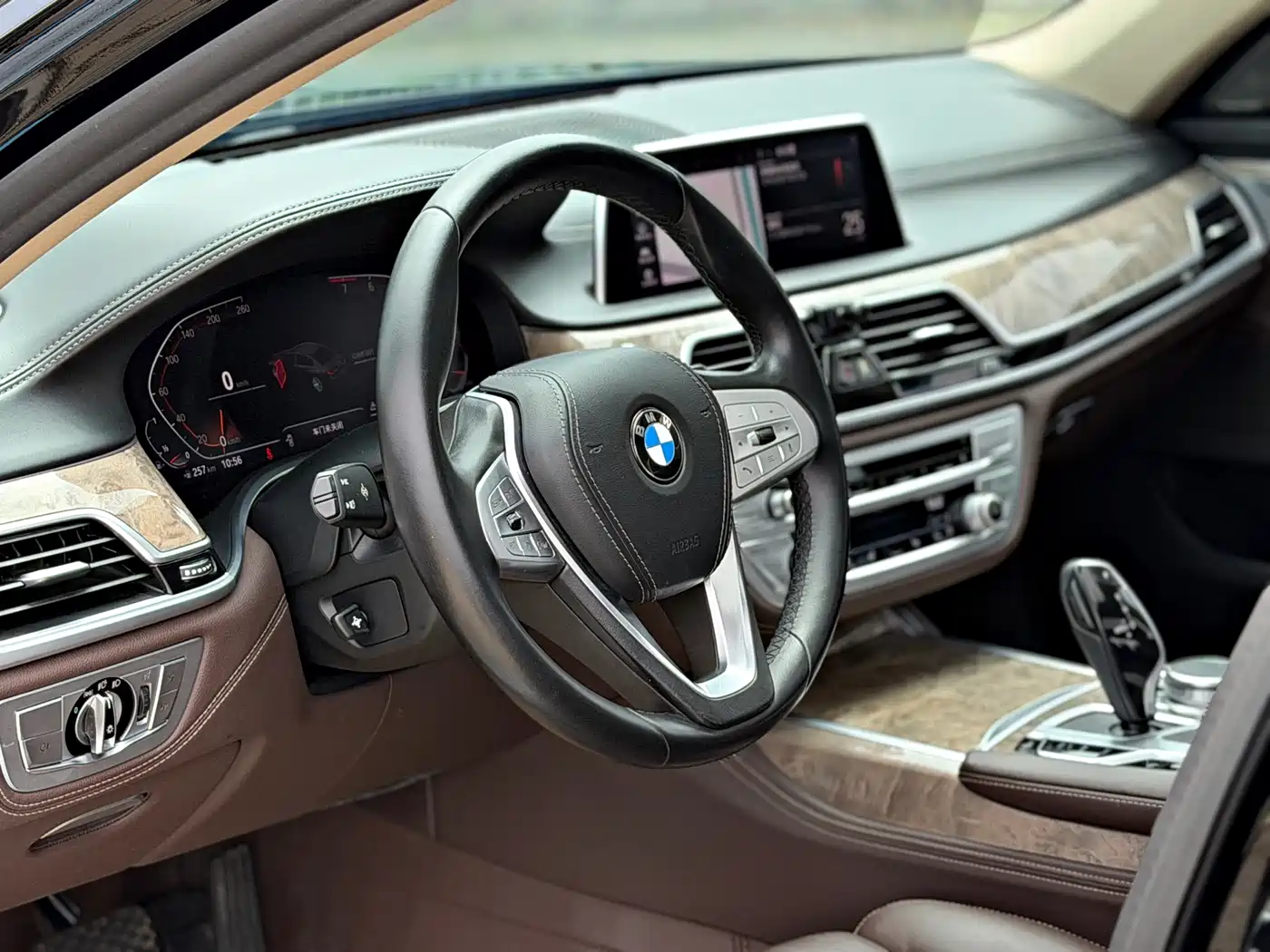 BMW 7 Series 2021 Model 740Li Leading Luxury Package фото 4