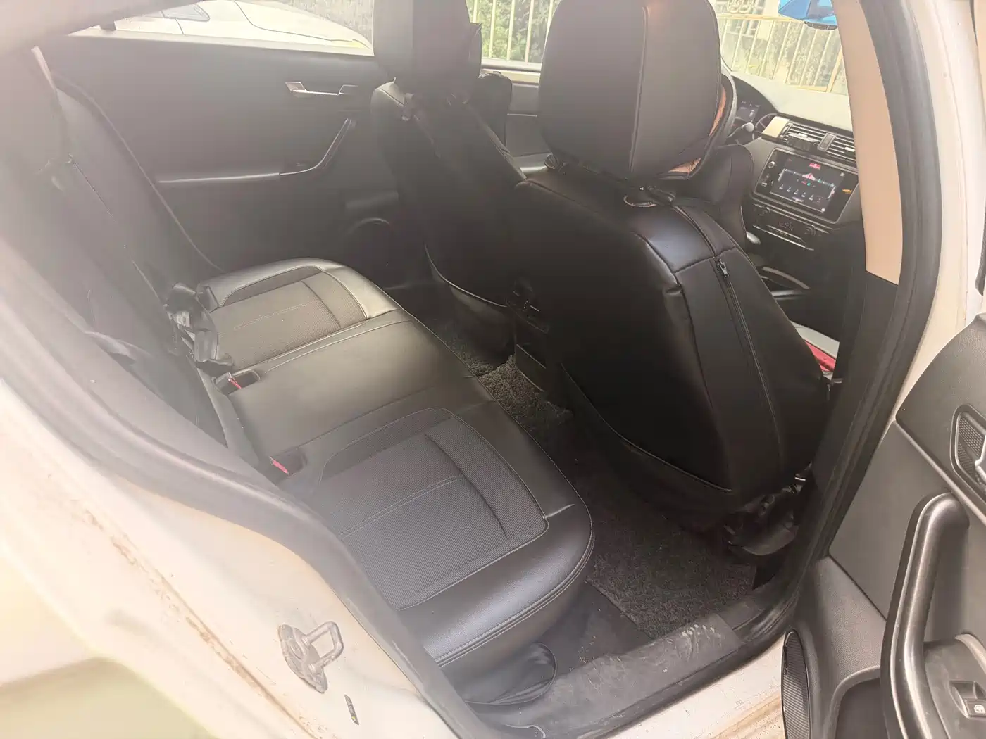 Qoros 3 2016 2016 Sedan 1.6L Automatic Zhiyue