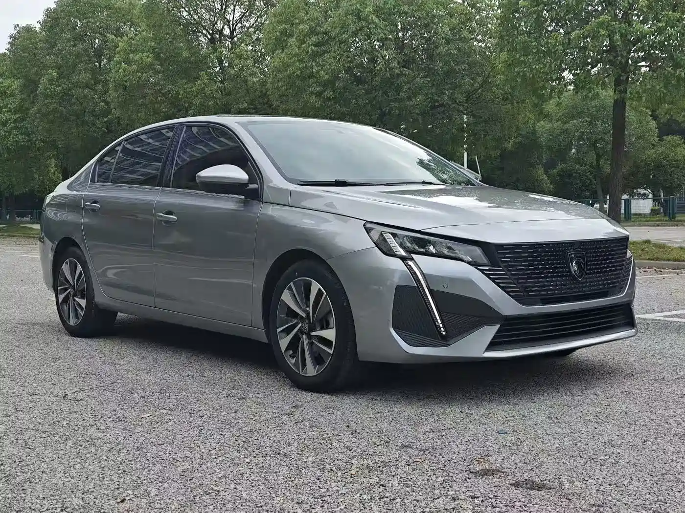Peugeot 408 2024 2022 1.6T Light Chaser Edition