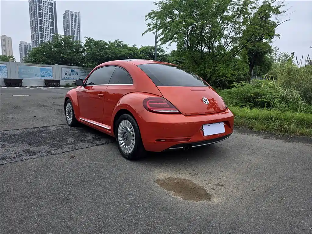 Volkswagen Beetle 2018 180TSI Joy Orange Edition фото 5