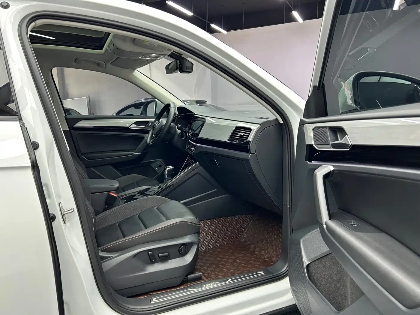 Volkswagen Tayron 2022 280TSI 2WD Luxury Smart Connect Edition фото 21