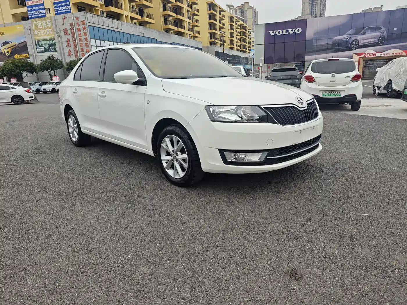Škoda Rapid 2015 1.6L Manual Smart Selection фото 2