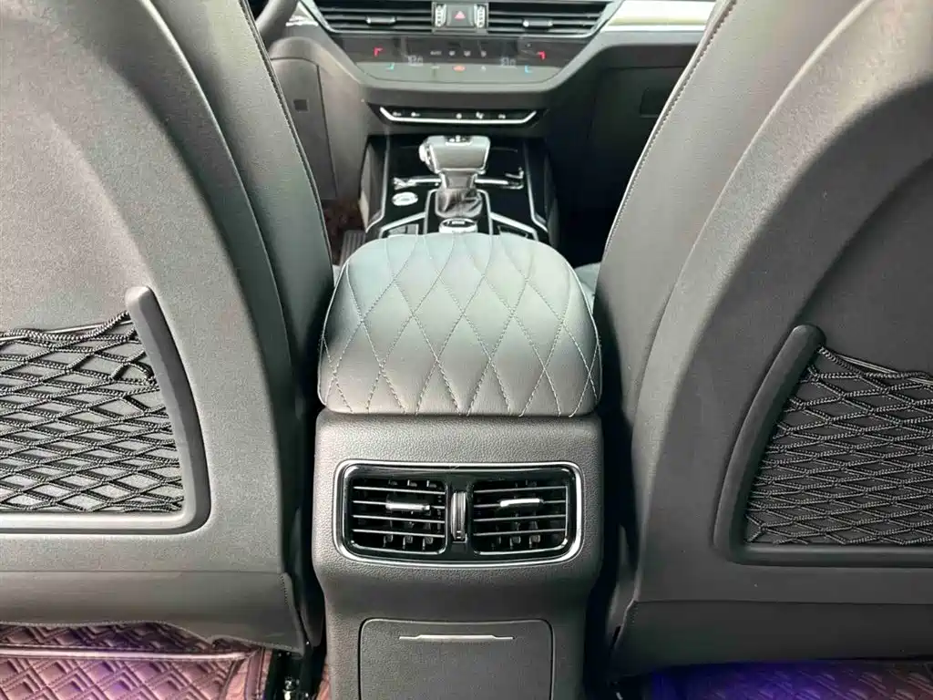 Hongqi HS5 2022 Facelift 2.0T Smart Flag Enjoyment Edition фото 20