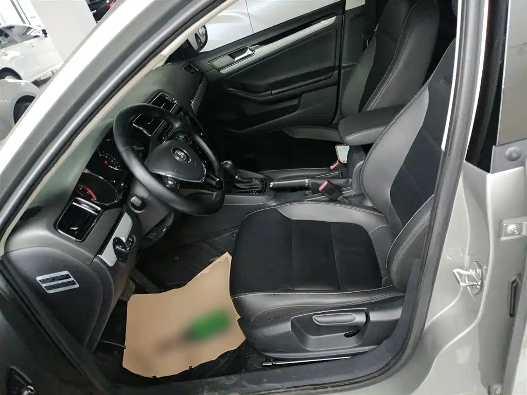 Volkswagen Sagitar 2017 230TSI Automatic Comfort фото 11