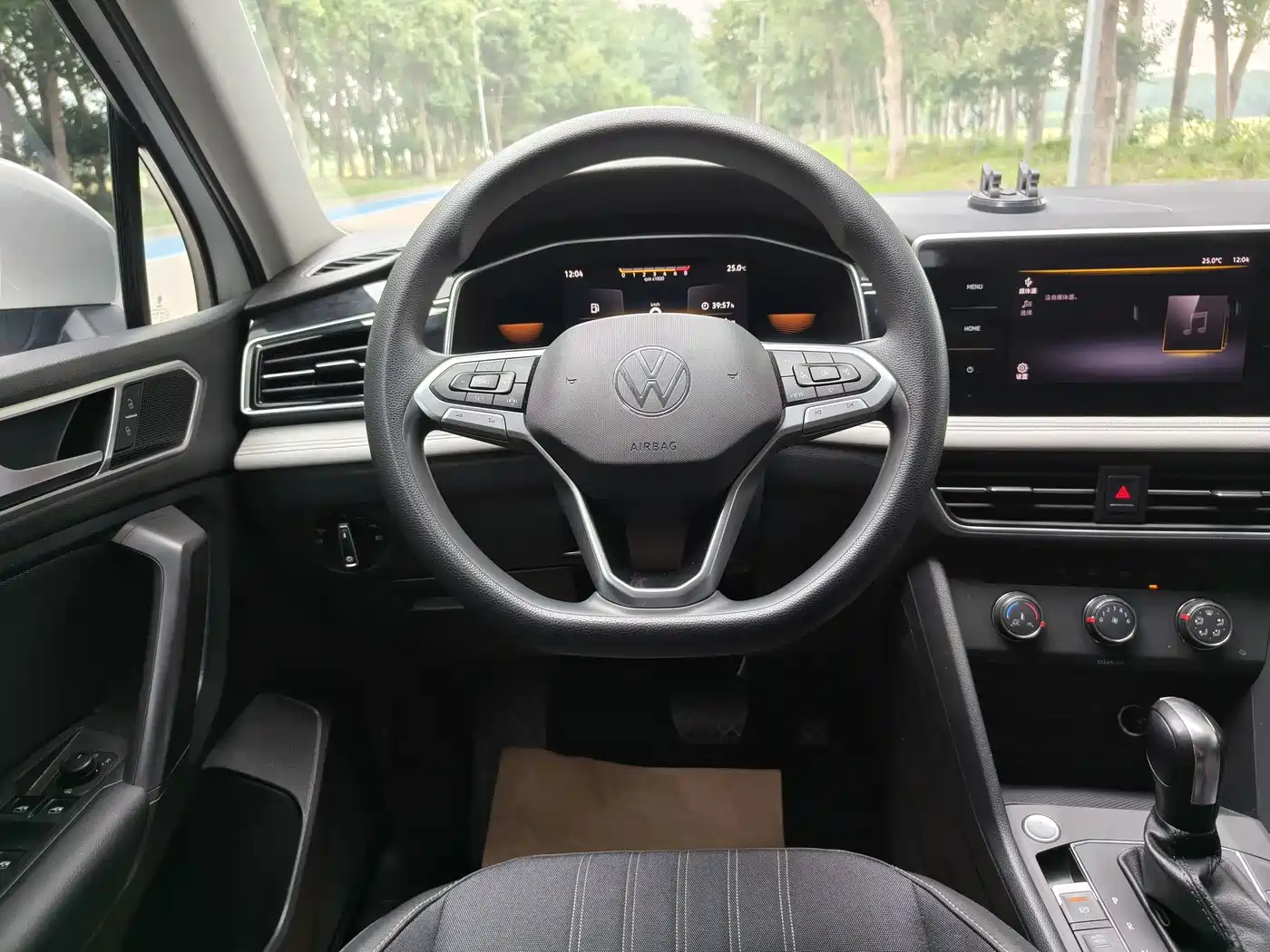 Фото 14 - Volkswagen Tiguan L