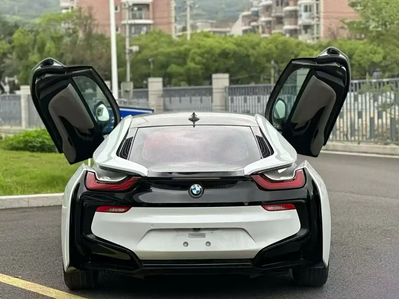 BMW i8 2014 Standard фото 8