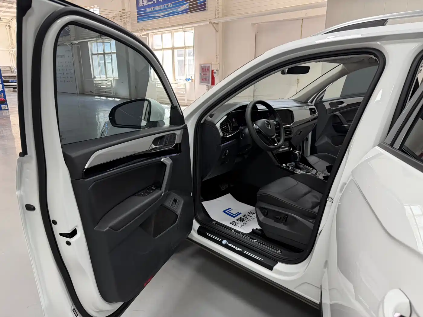 Volkswagen Tayron 2022 330TSI 2WD Luxury Smart Connect Edition фото 11
