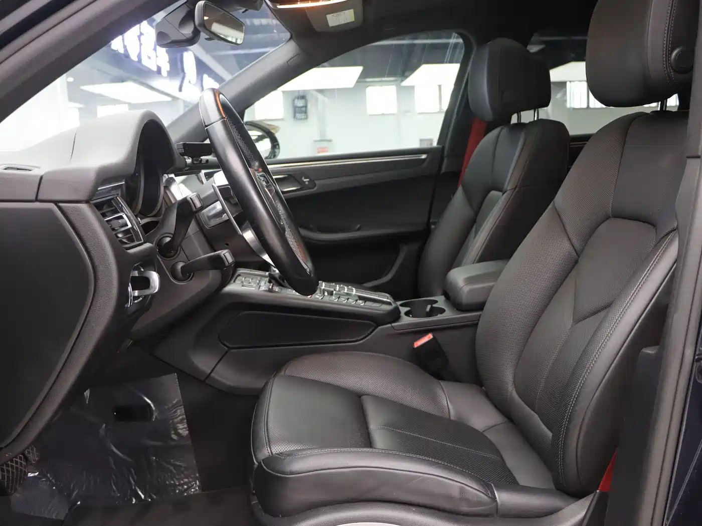 Porsche Macan 2018 Macan 2.0T фото 18