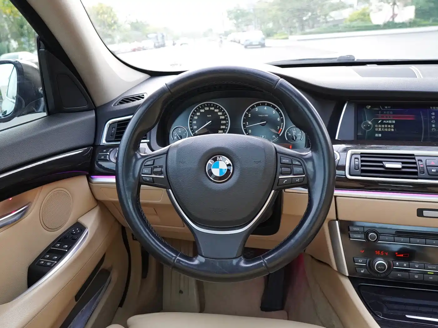 BMW 5 Series GT 2013 535i Leadership фото 8