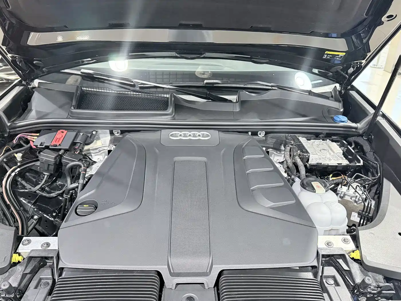 Audi Q8 2020 2021 Model 45 TFSI Luxury Elegance