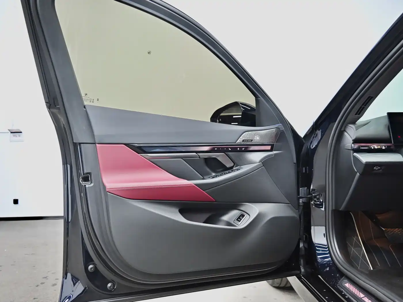 BMW 5 Series 2024 530Li Leading Model Luxury Package фото 20