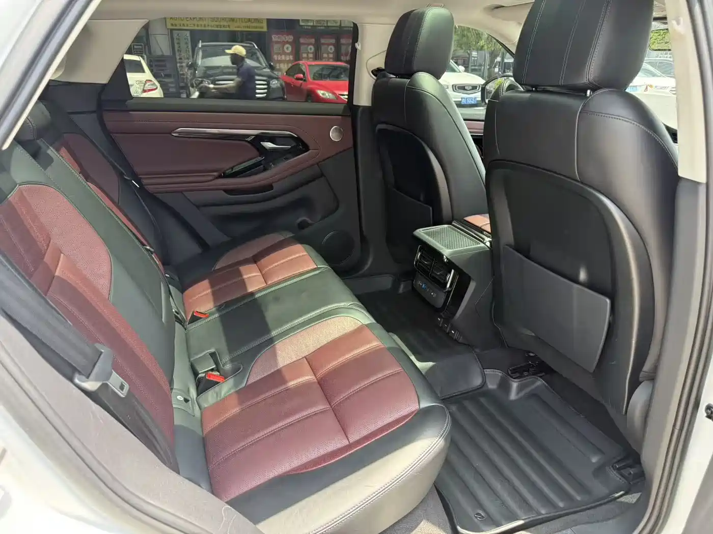 Land Rover Range Rover Evoque 2022 Range Rover Evoque L 249PS R-Dynamic HSE Luxury Edition фото 17