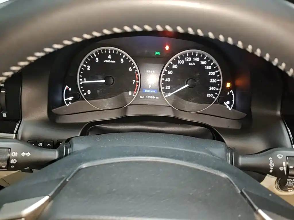 Фото 12 - Lexus ES