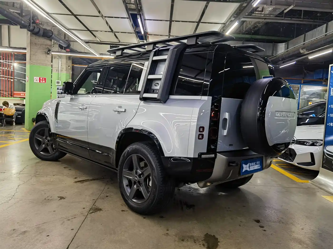 Land Rover Defender 2022 110 P400 X-DYNAMIC HSE фото 6