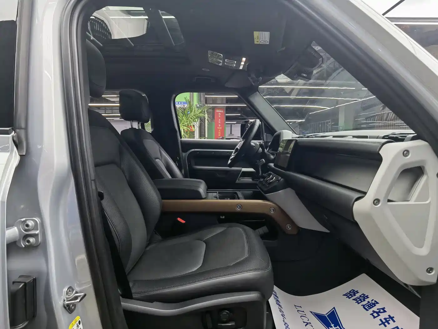 Land Rover Defender 2022 110 P400 X-DYNAMIC HSE фото 8