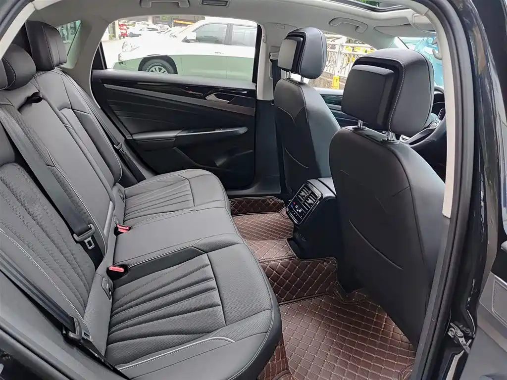 Volkswagen Passat 2024 330TSI Elite Edition фото 11