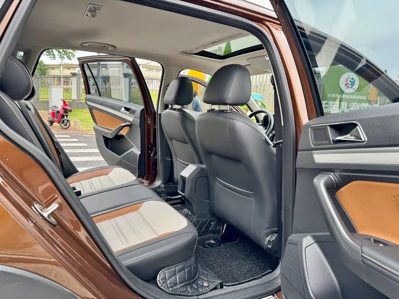 Volkswagen Gran Lavida 2017 230TSI DSG Luxury Edition фото 8