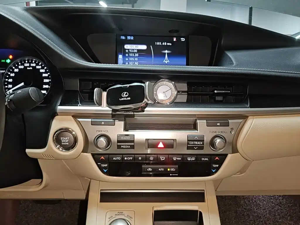 Фото 13 - Lexus ES