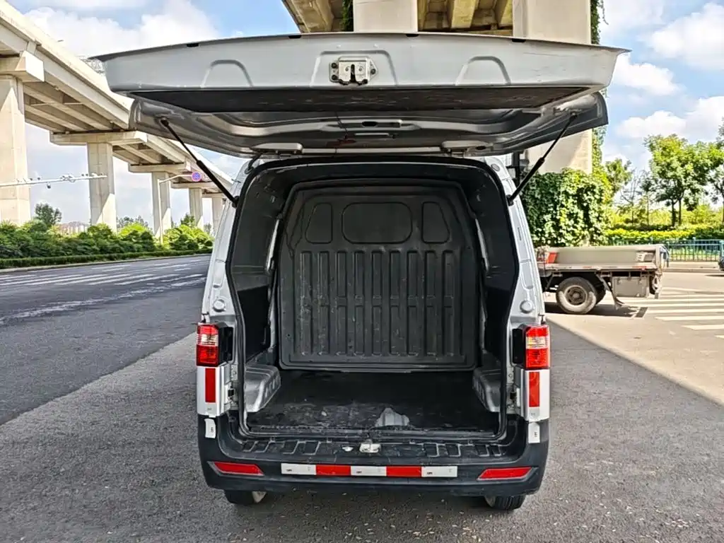 Jinbei Little Sea Lion X30 2024 2023 1.5L Super Comfort Van 2/5 Seats Non-AC SWC15M