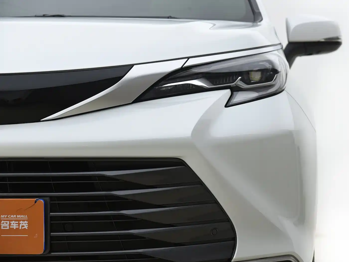 Toyota Sienna 2024 2.5L Hybrid 4WD Premium Edition фото 12