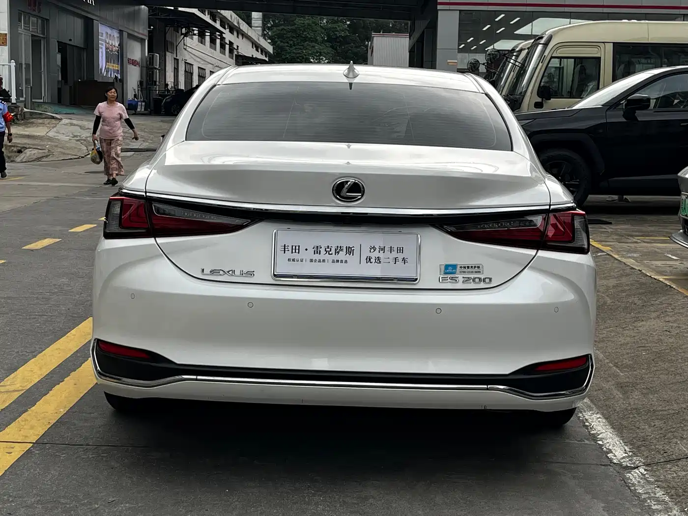 Lexus ES 2022 200 Excellence Edition фото 9