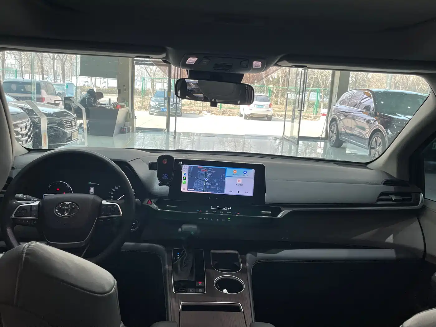Toyota Granvia 2024 2.5L Hybrid Comfort фото 6